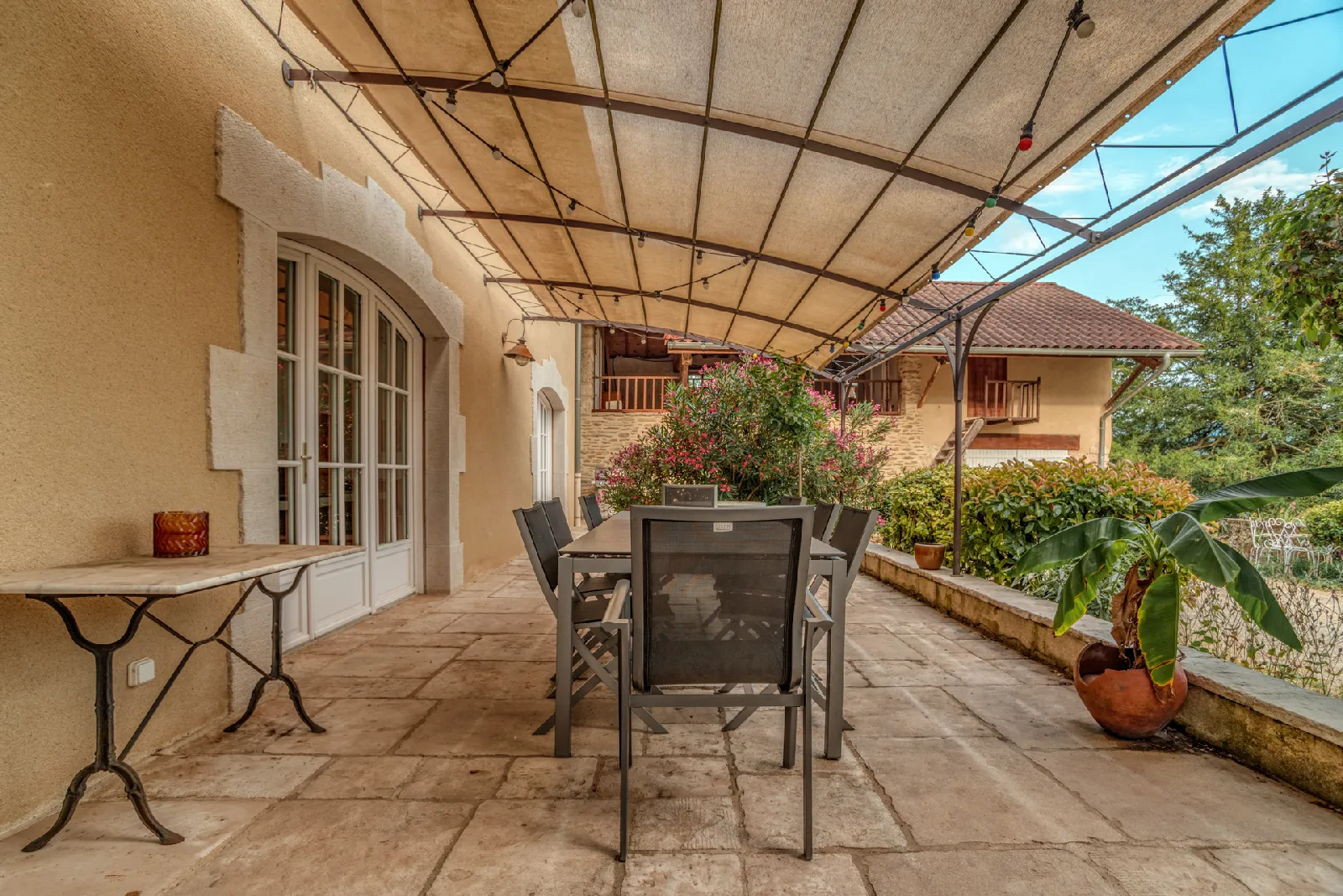 Terrasse, vue montagne